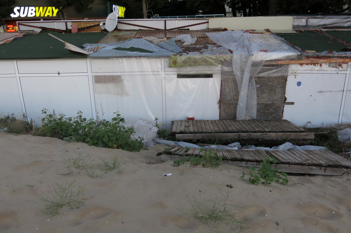 Illustration for article titled Siófok szorozva ezerrel – egy hét szenvedés a Naposparton