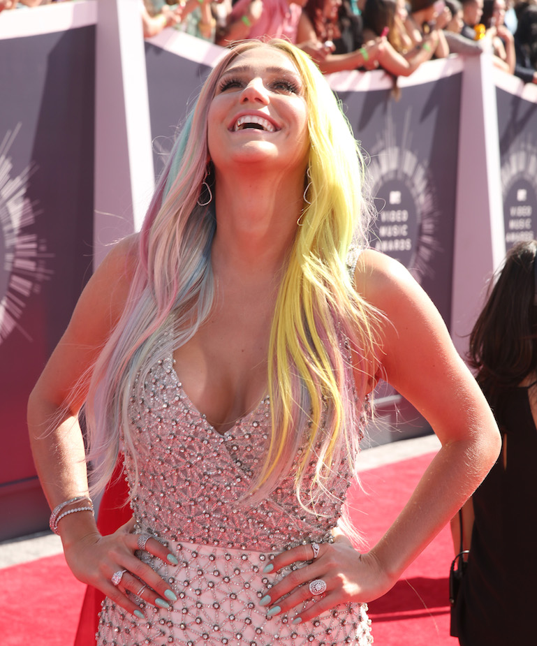 Keshát szexuálisan zaklatta és be is drogoztatta a producere