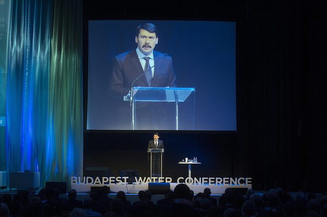 Egy atomerőmű nem biciklitároló!