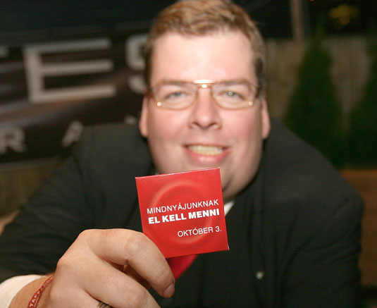 Illustration for article titled A Cink Nagy Politikai Szóróajándék, Matrica és Hűtőmágnes Tesztje