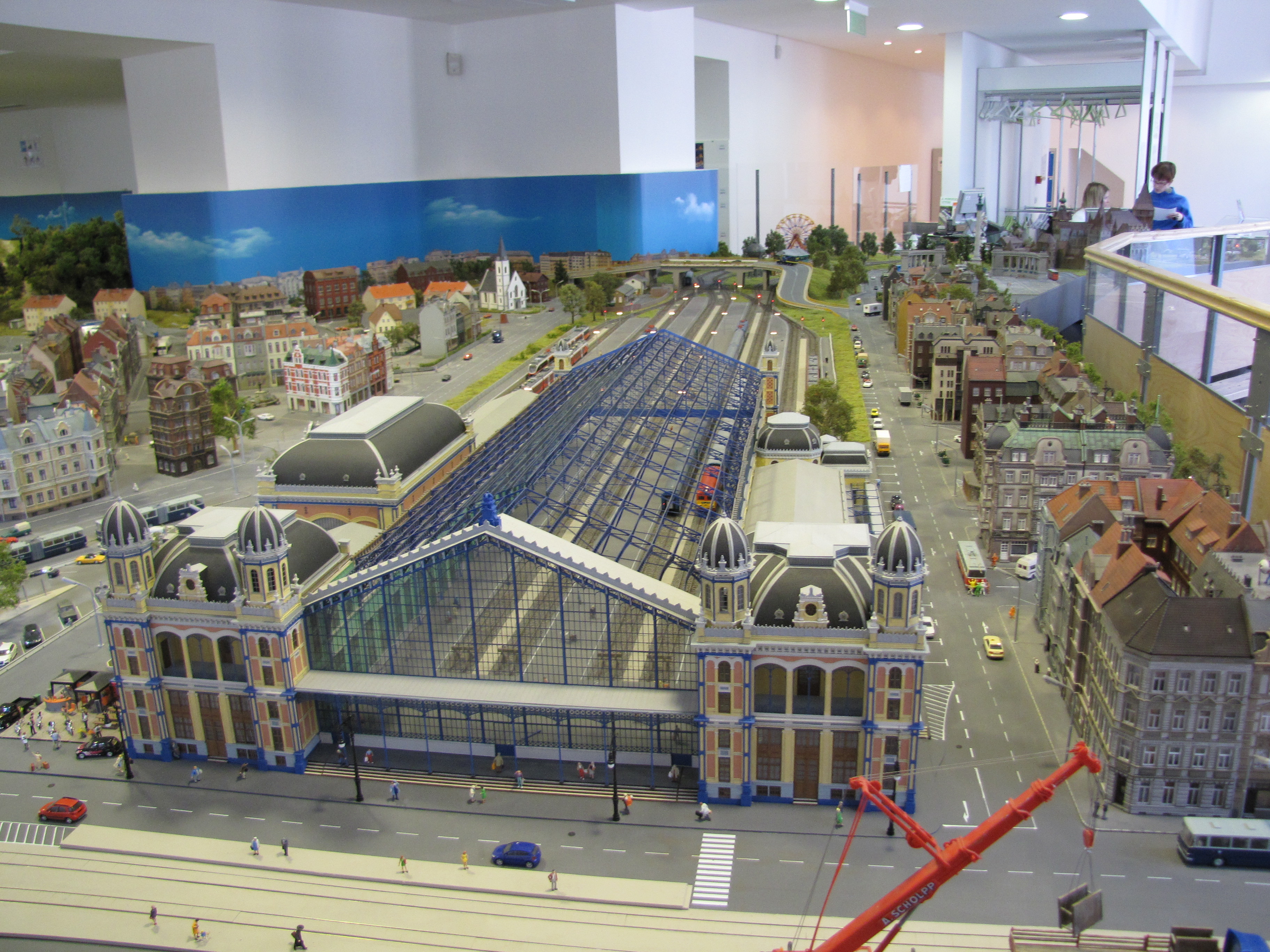 Illustration for article titled Megnéztük Budapest legmenőbb látványosságát az Andrássy úton