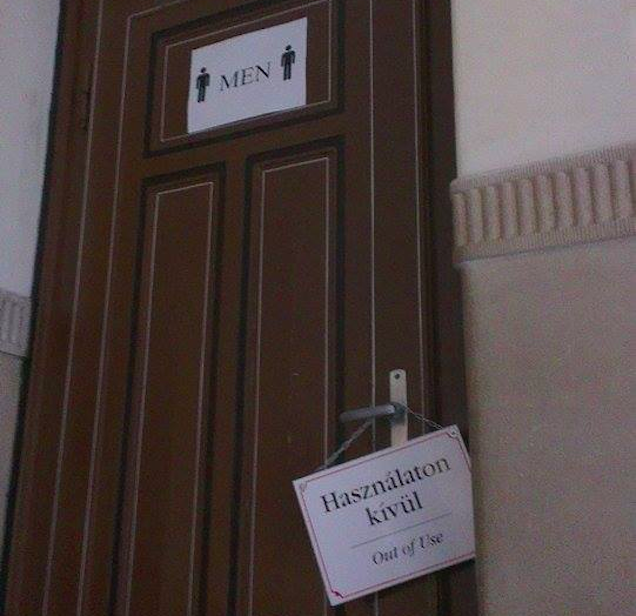 Bezárták a szexlyukas vécéket a debreceni egyetemen!