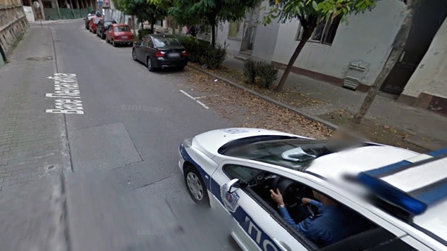 Illustration for article titled Bolti rablást vett fel a Street View, elejétől a végéig