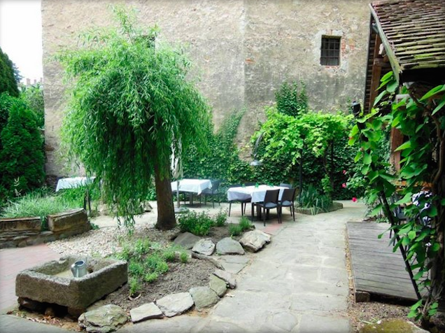 Illustration for article titled Sose gondoltam volna, hogy csárdák menthetnek meg a keserű csalódástól