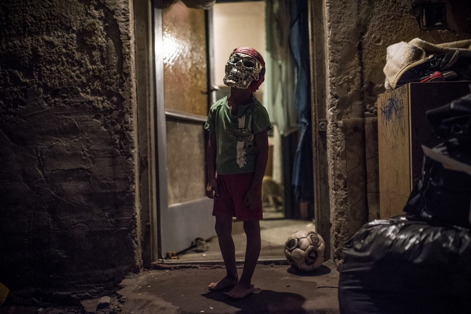 Itt egy őrült erős képriport egy roma család költöztetéséről