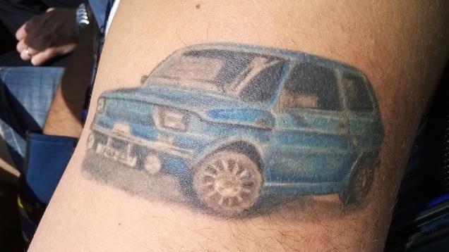 Saját Kispolskiját tetováltatta bicepszére