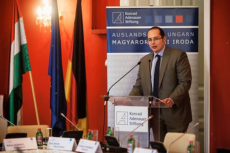 Illustration for article titled Nem is fideszes a pénzhamisító fideszes, mondja a Fidesz (frissítve!)