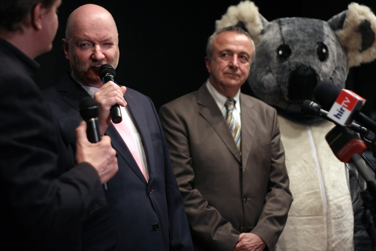 Illustration for article titled Hogy nyomult rá L. Simon László a koalára