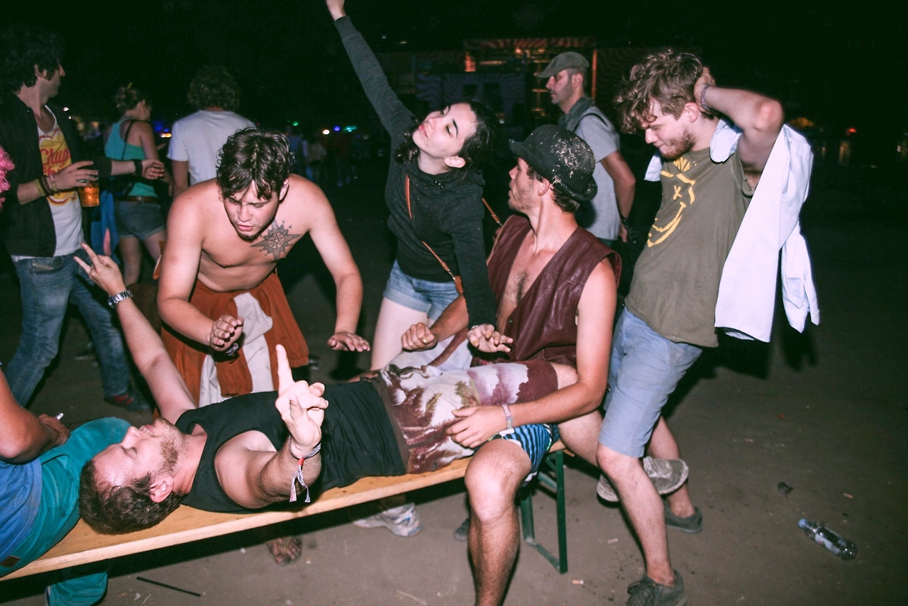 A bulinegyed egy túlzsúfolt lufi, mindenki csak a pénzre megy