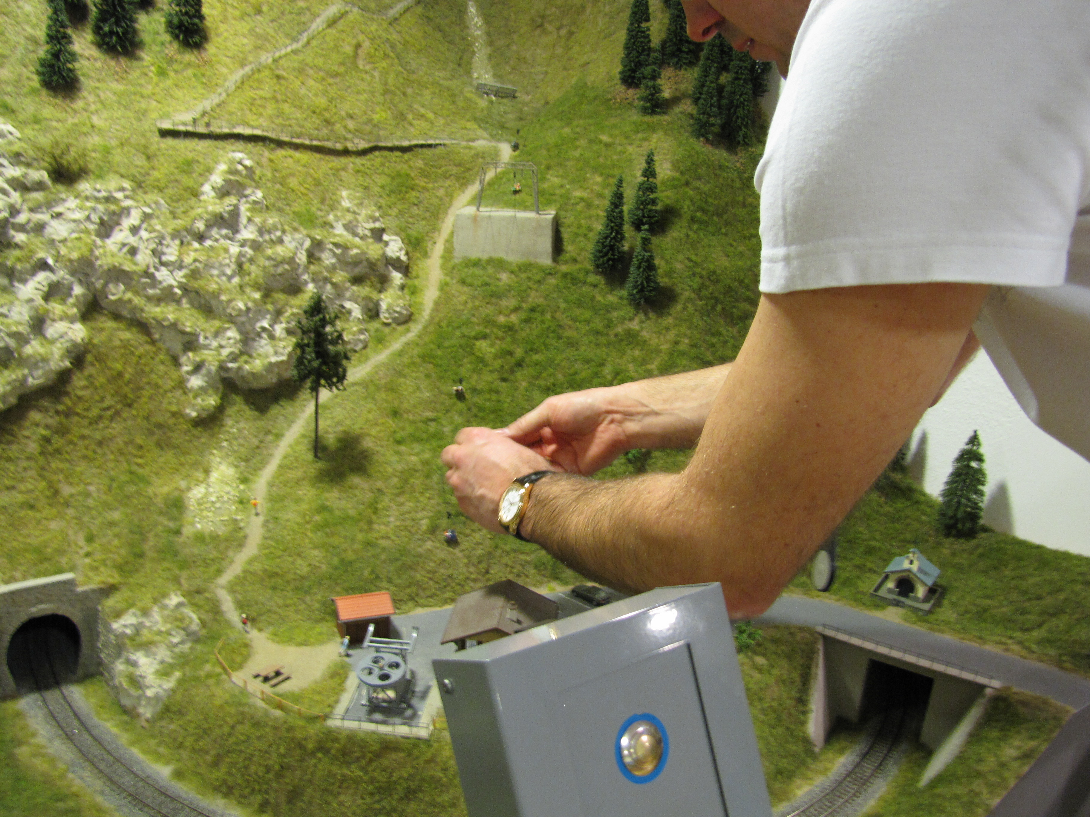 Illustration for article titled Megnéztük Budapest legmenőbb látványosságát az Andrássy úton