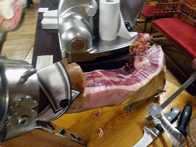 Illustration for article titled Így támadt fel a göndör disznó