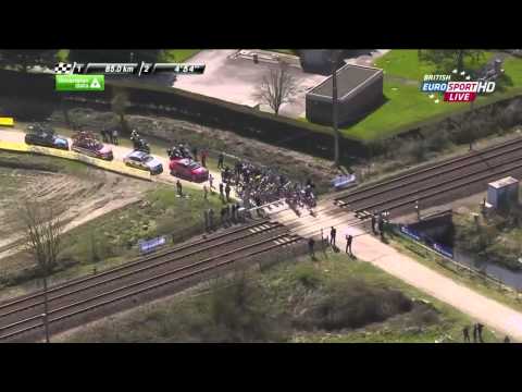 Szabályosan kettévágta a TGV a Párizs–Roubaix bicikliversenyt