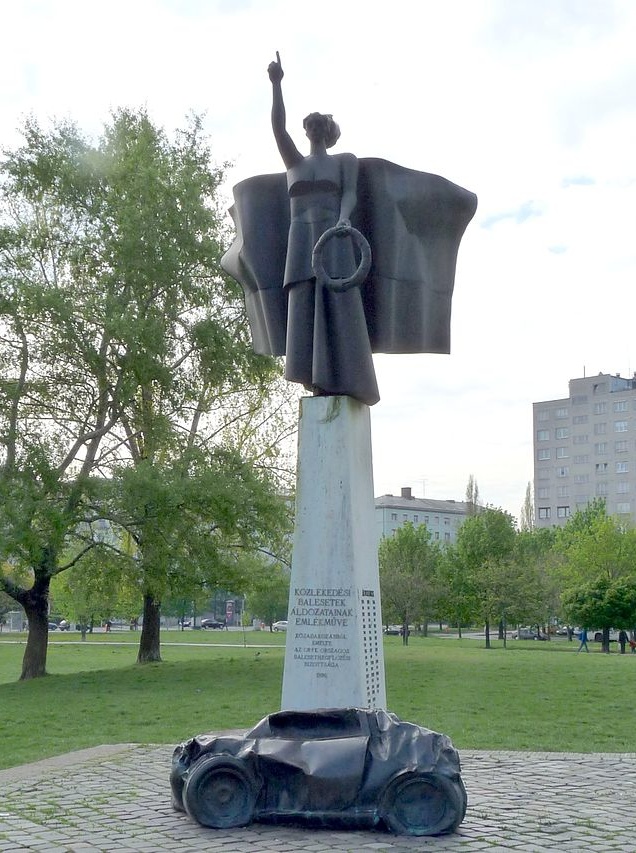 Illustration for article titled Miért is ne írhatnánk rá minden emlékműre, hogy mit jelent?