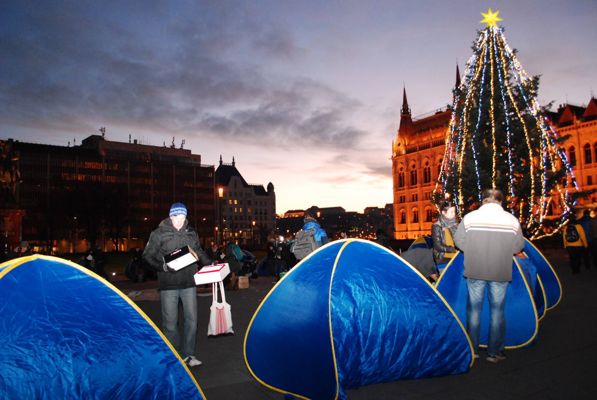 Illustration for article titled Sátrakat állított fel a Város Mindenkié a Kossuth téren