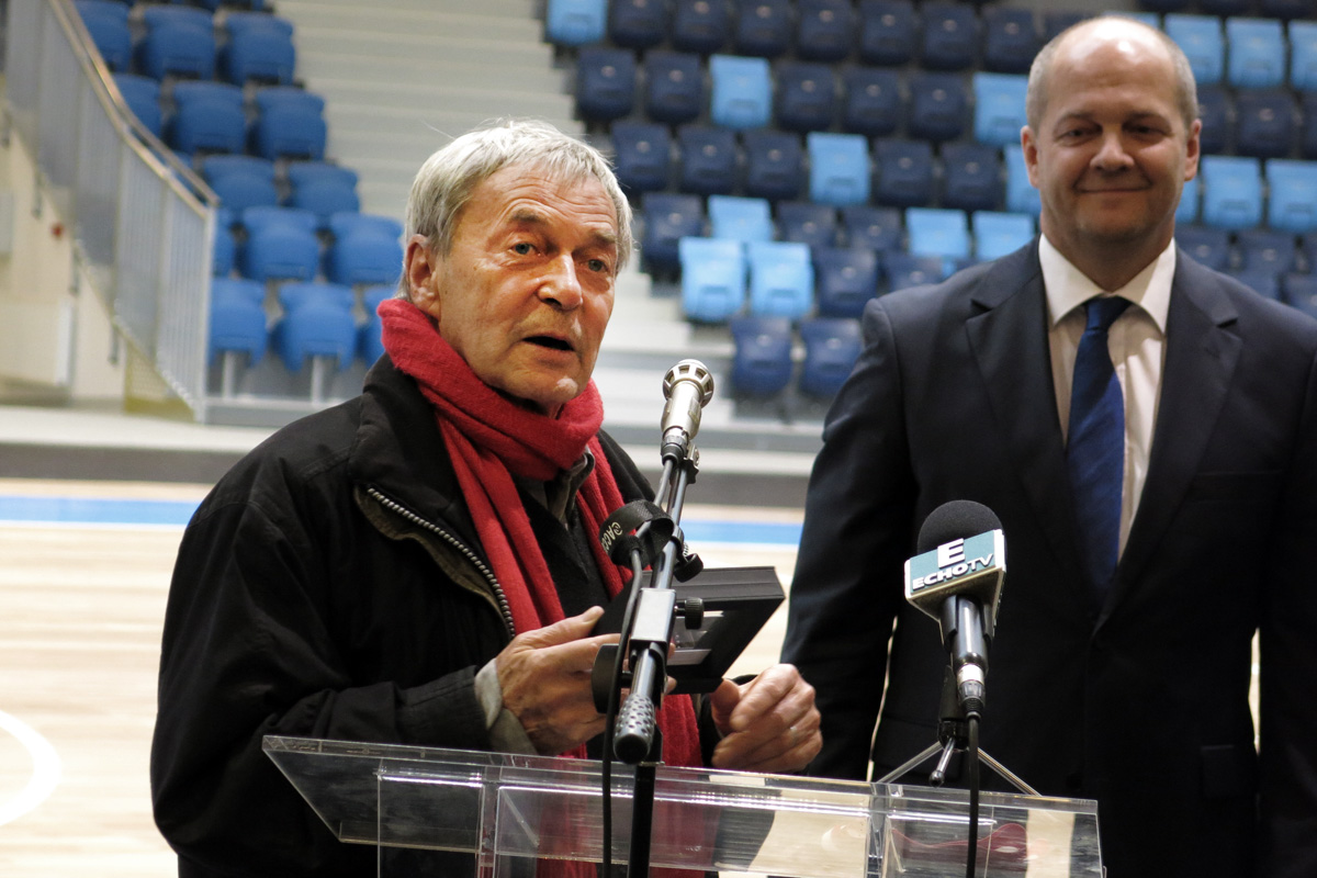 Illustration for article titled Simicskó Air István majdnem bezsákolta a kisgyereket