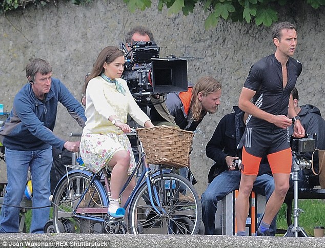 Illustration for article titled Szívszorító, varázslatos, végletekig megható! Mindez egy filmben! Mielőtt megismertelek /Me Before You/.