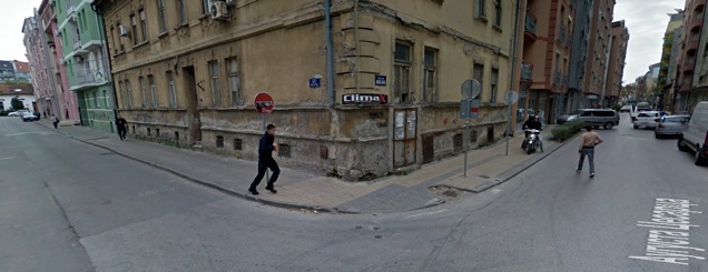 Illustration for article titled Bolti rablást vett fel a Street View, elejétől a végéig