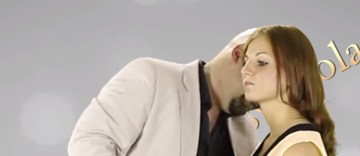 Illustration for article titled Tényleg, te mit tennél, ha ez a fickó megpróbálna a hajadhoz érni?