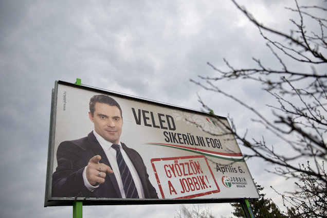 Illustration for article titled Velem? Muszáj mindig hülyéskedni?