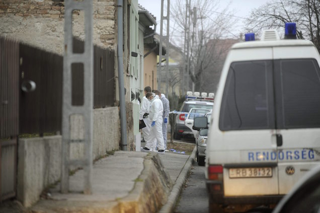 Halálra késeltek egy adóellenőrt