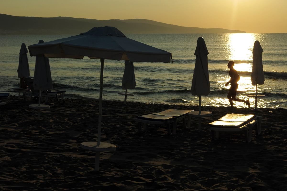 Illustration for article titled Siófok szorozva ezerrel – egy hét szenvedés a Naposparton