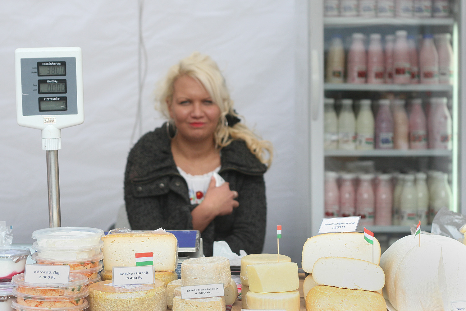 Illustration for article titled Egy ember 22 ezerért vett egy homárt, és befalta hidegen, műanyag tányérról