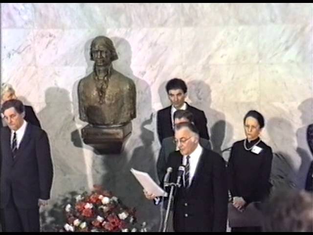 Így adták át pont 30 éve az OSZK-t a Várban