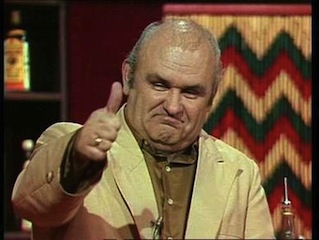 Illustration for article titled Hogyan kaptam egy kitüntető puszit Hofitól?