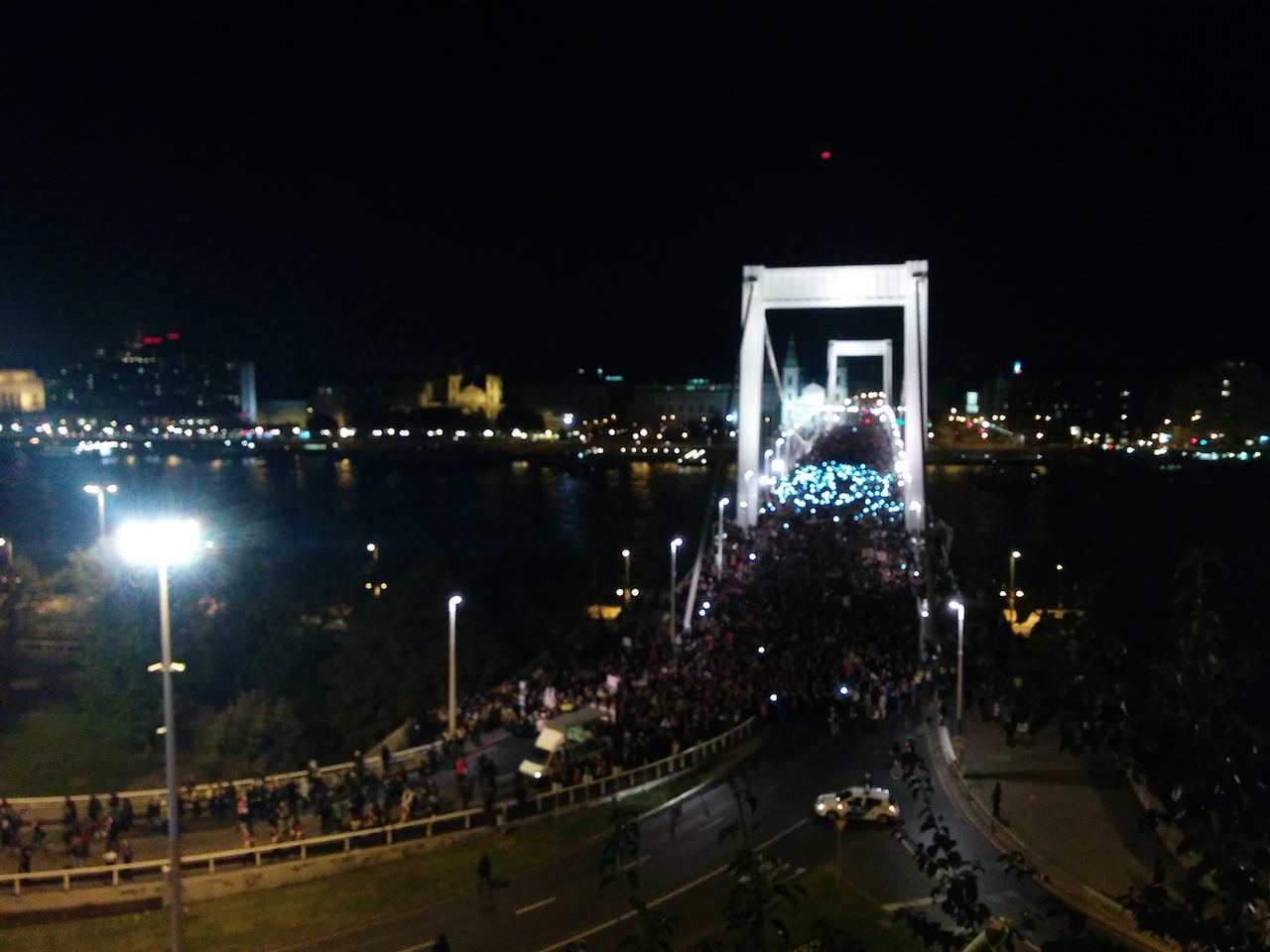 És most végezetül énekeljük el együtt a Himnuszt!