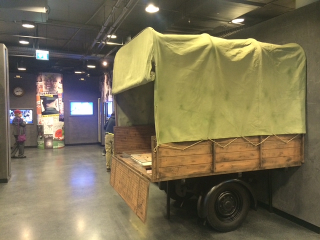 Illustration for article titled Kövér László nagyon csúnyán megszívatta Habony Vitrin Árpádot