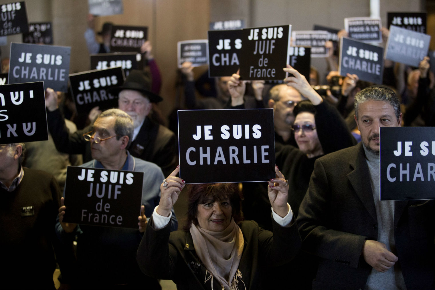 Illustration for article titled Másfél millió ember tüntet Párizsban