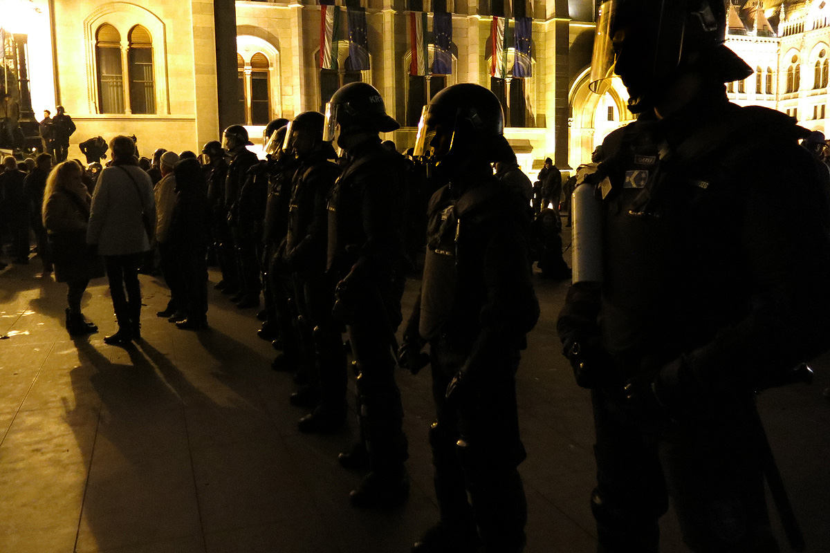 Illustration for article titled Game Over – képeink a kedd esti tüntetésről