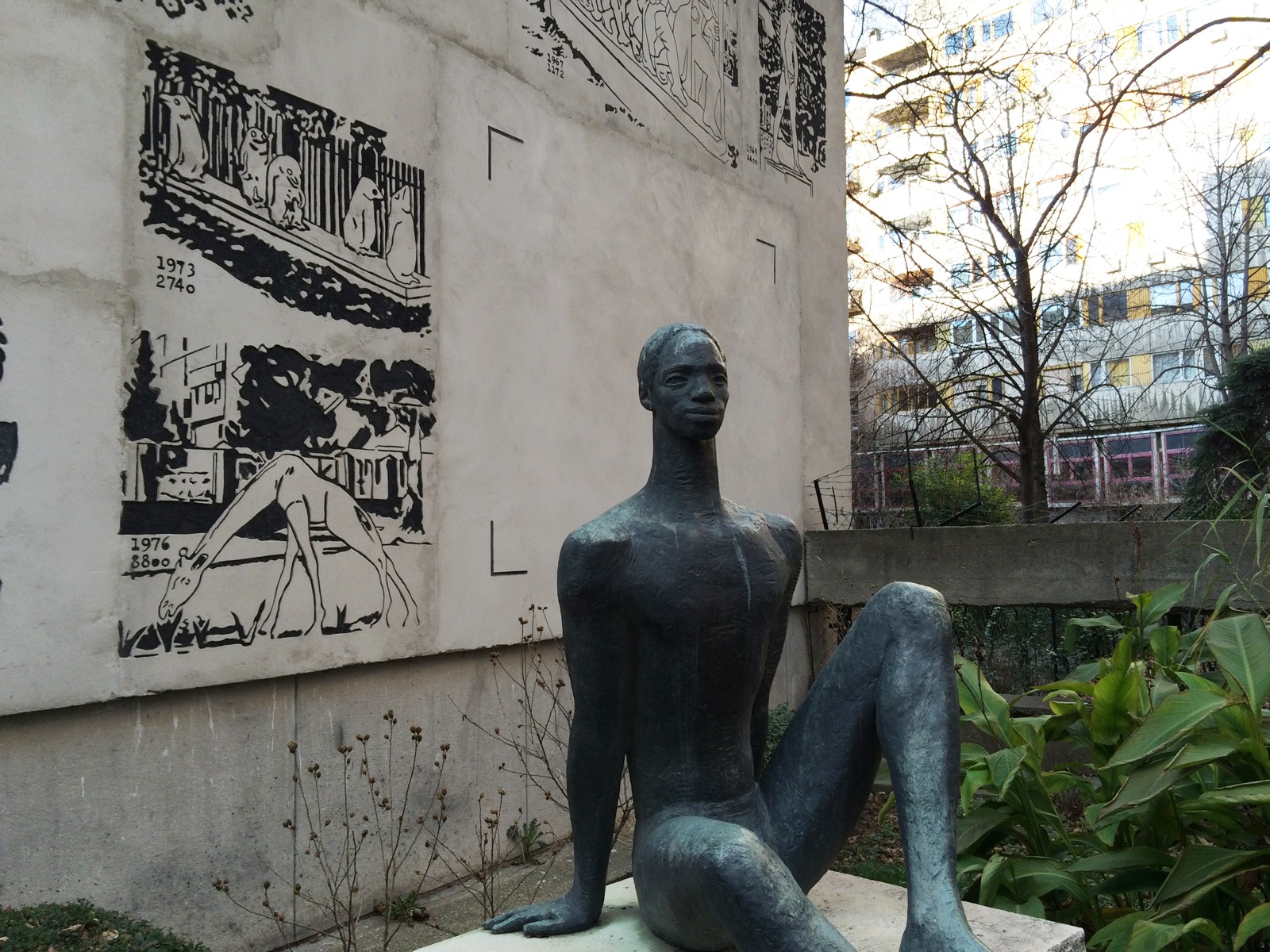 Illustration for article titled Budapest egyik legszebb szobra titokban egy egész térkép