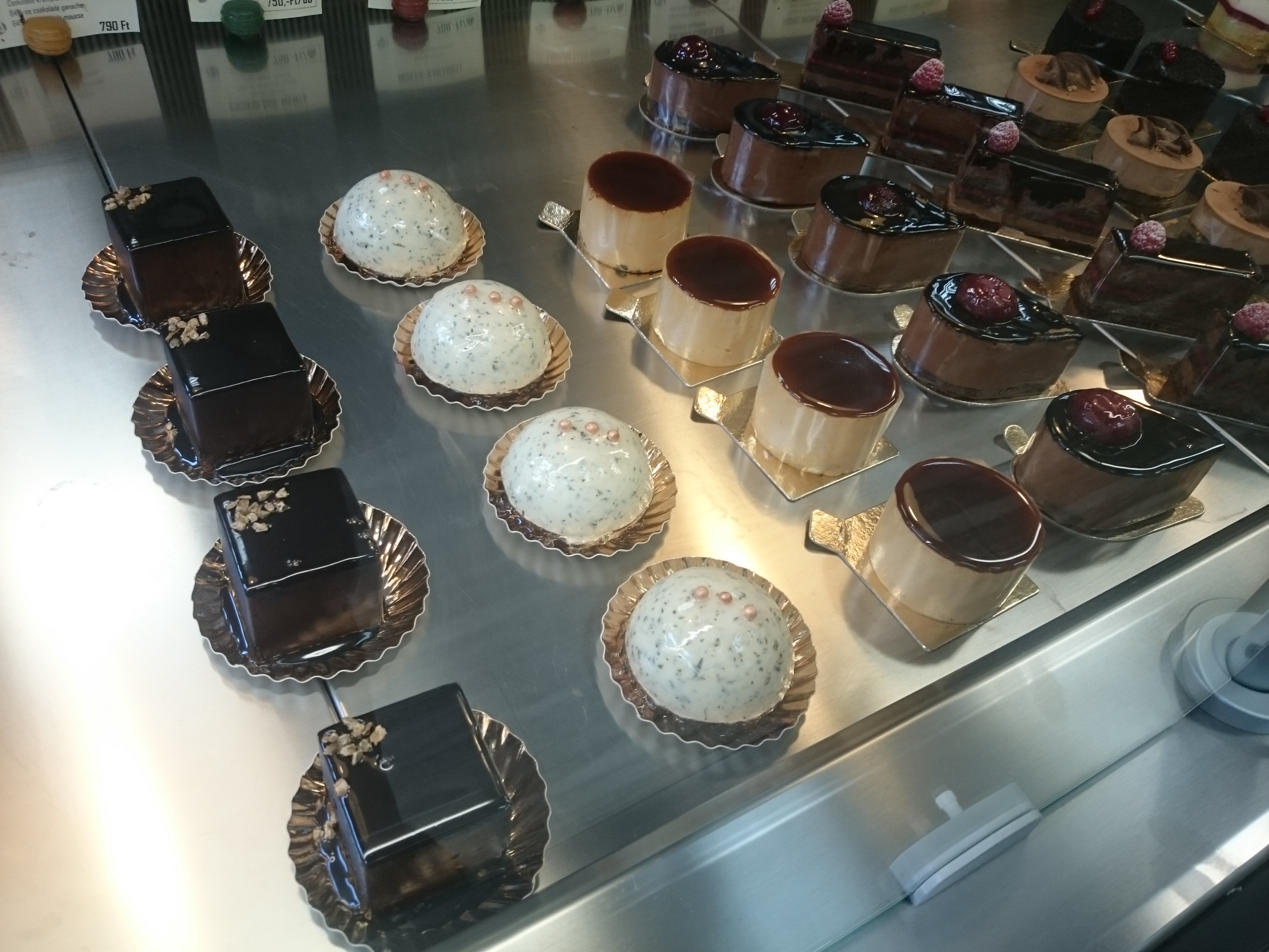 Illustration for article titled ZAZZI cukrászda és a Fesztiválzenekar közös fellépése