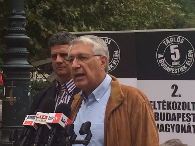 Falus Ferenc versben mondja el, hogy ő az egyetlen