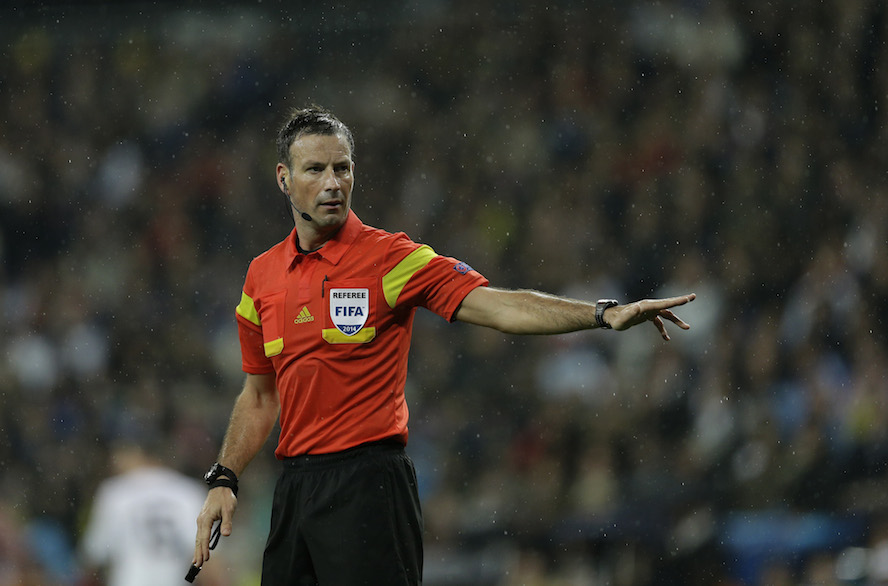 Eltiltották a futballbírót, mert Ed Sheeran-koncertre ment