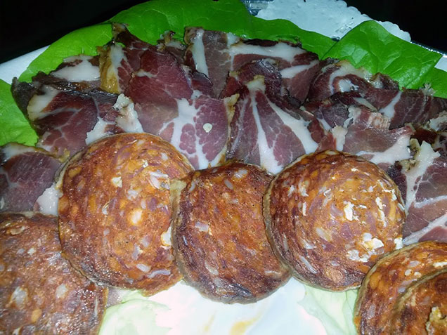 Illustration for article titled Így támadt fel a göndör disznó