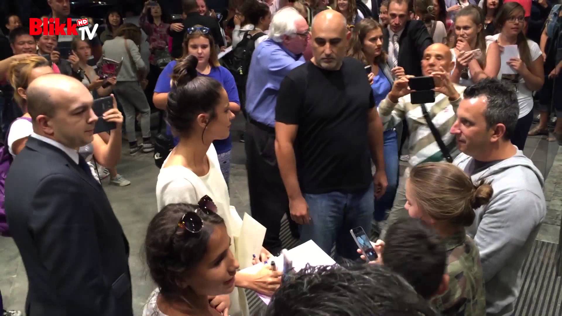 Mindenki tudja, hogy kicsoda Martina Stoessel! MINDENKI!