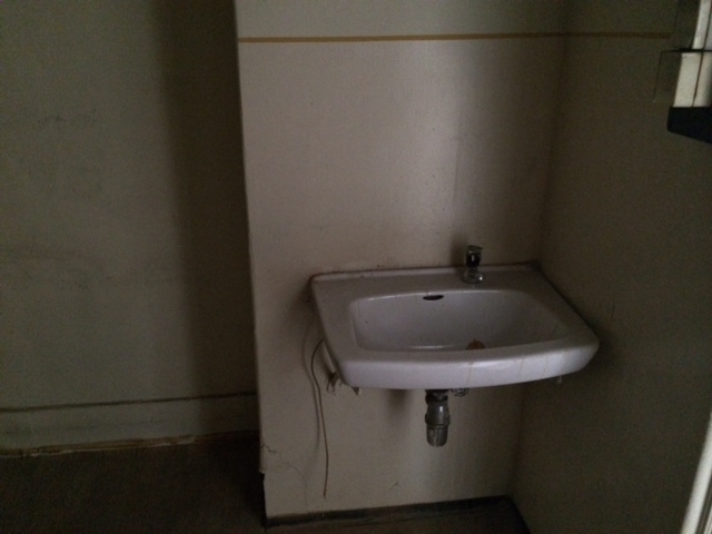 Illustration for article titled Ebbe az Andrássy úti bérpalotába költözik a Cink