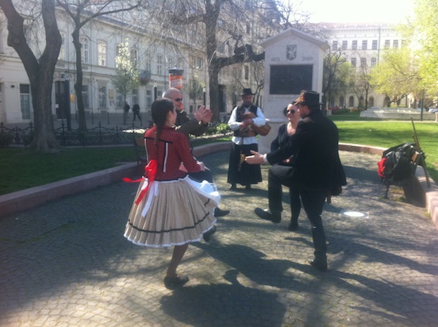 Mi folyik a Szabadság téren?