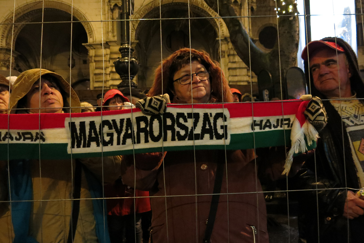 Illustration for article titled Valami nagy baj van – képeink a péntek esti tüntetésről