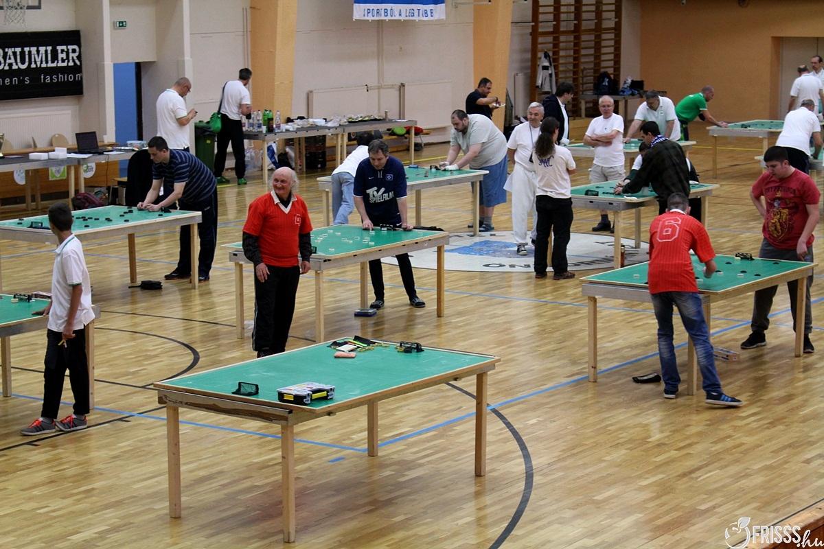 Illustration for article titled Vajon valaha is szerepel Kleinheisler, vagy Nagy Ádám egy gombfoci csapatban?