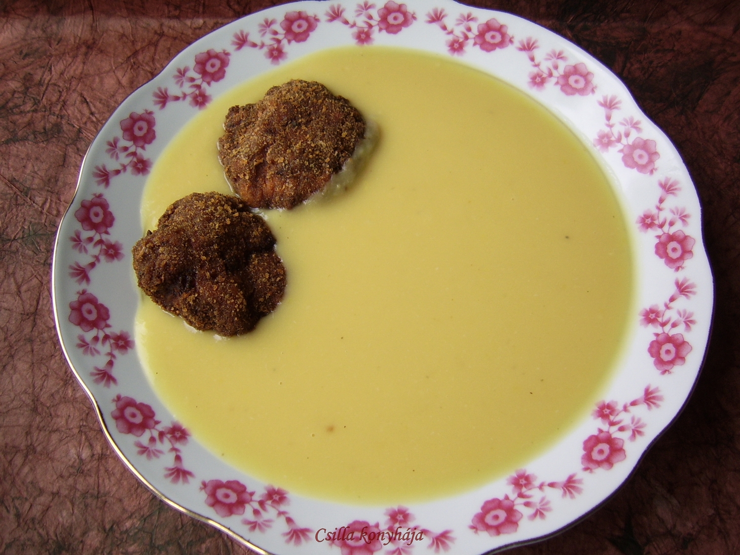 Illustration for article titled Mit rendel a kedves vendég? Capuccinót, vagy csillárt?