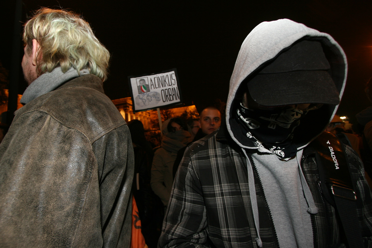 Illustration for article titled Demszky Gábor is ott volt a Fidesz székház ostrománál