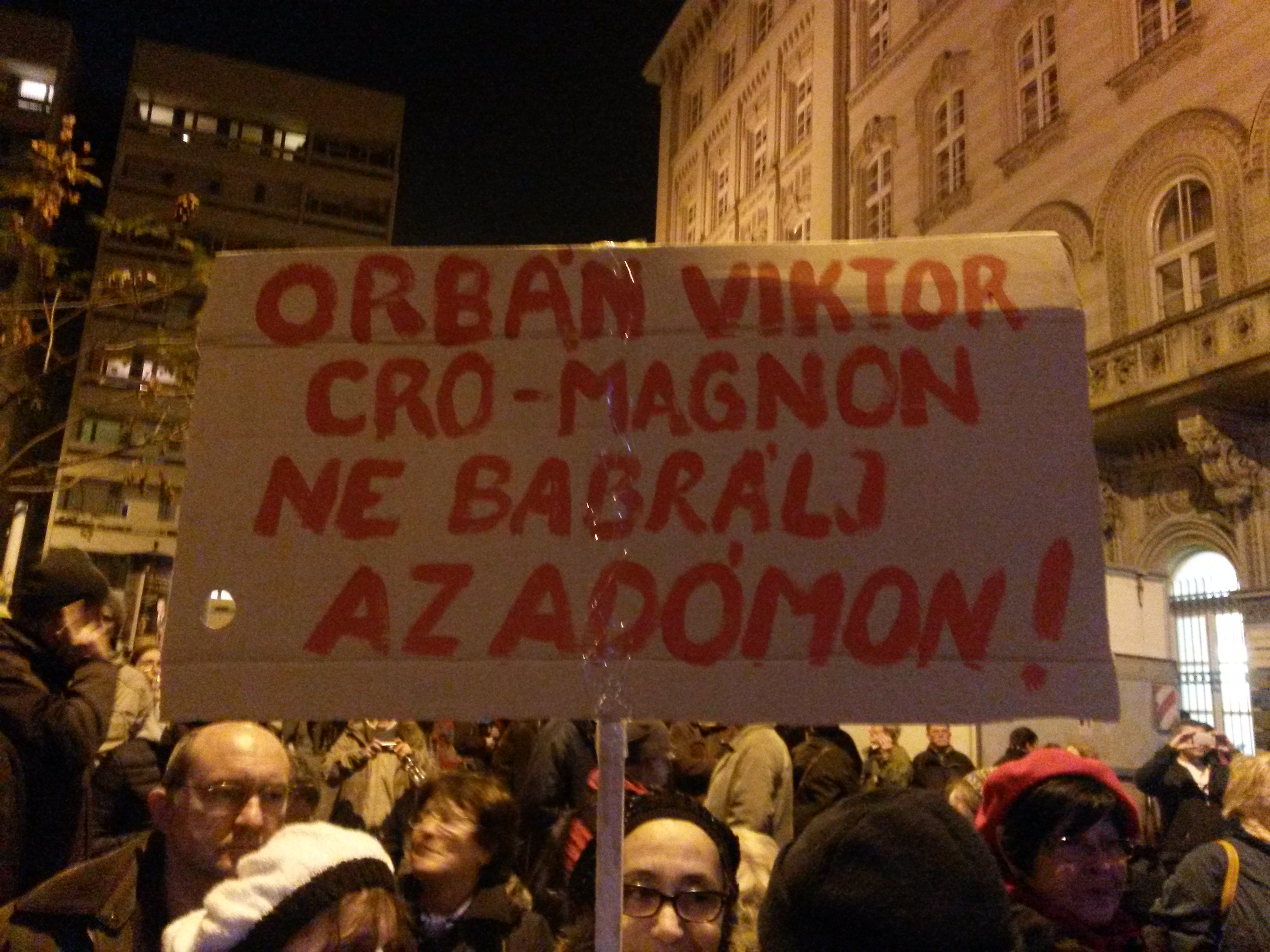 Illustration for article titled Pár kép a ma esti tüntetésről