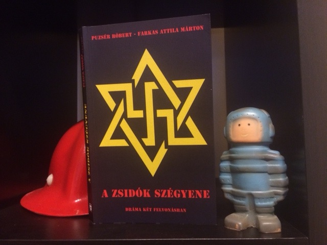 Illustration for article titled Előadtunk egy jelenetet Puzsér Róbert zsidó drámájából