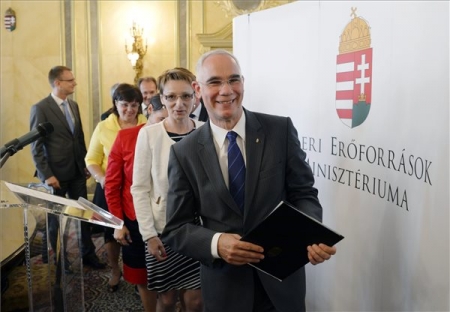 Illustration for article titled SZEXSZÜNETÉRT - ORSZÁGOS NÉPSZAVAZÁST!