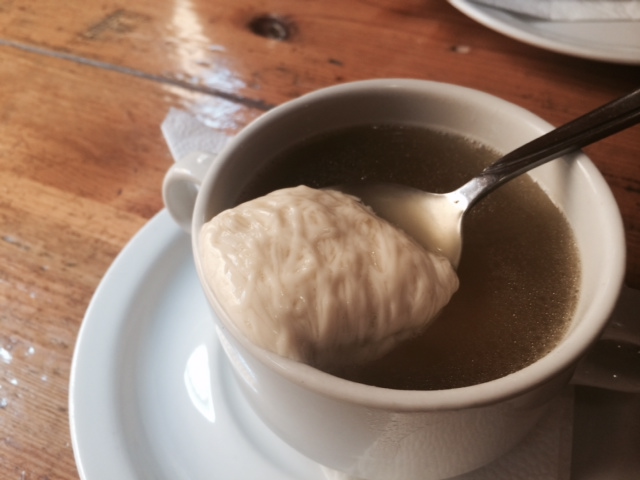 Illustration for article titled Hőre lágyuló műanyagot kaptunk ebéd helyett az átkozott Szlovákban