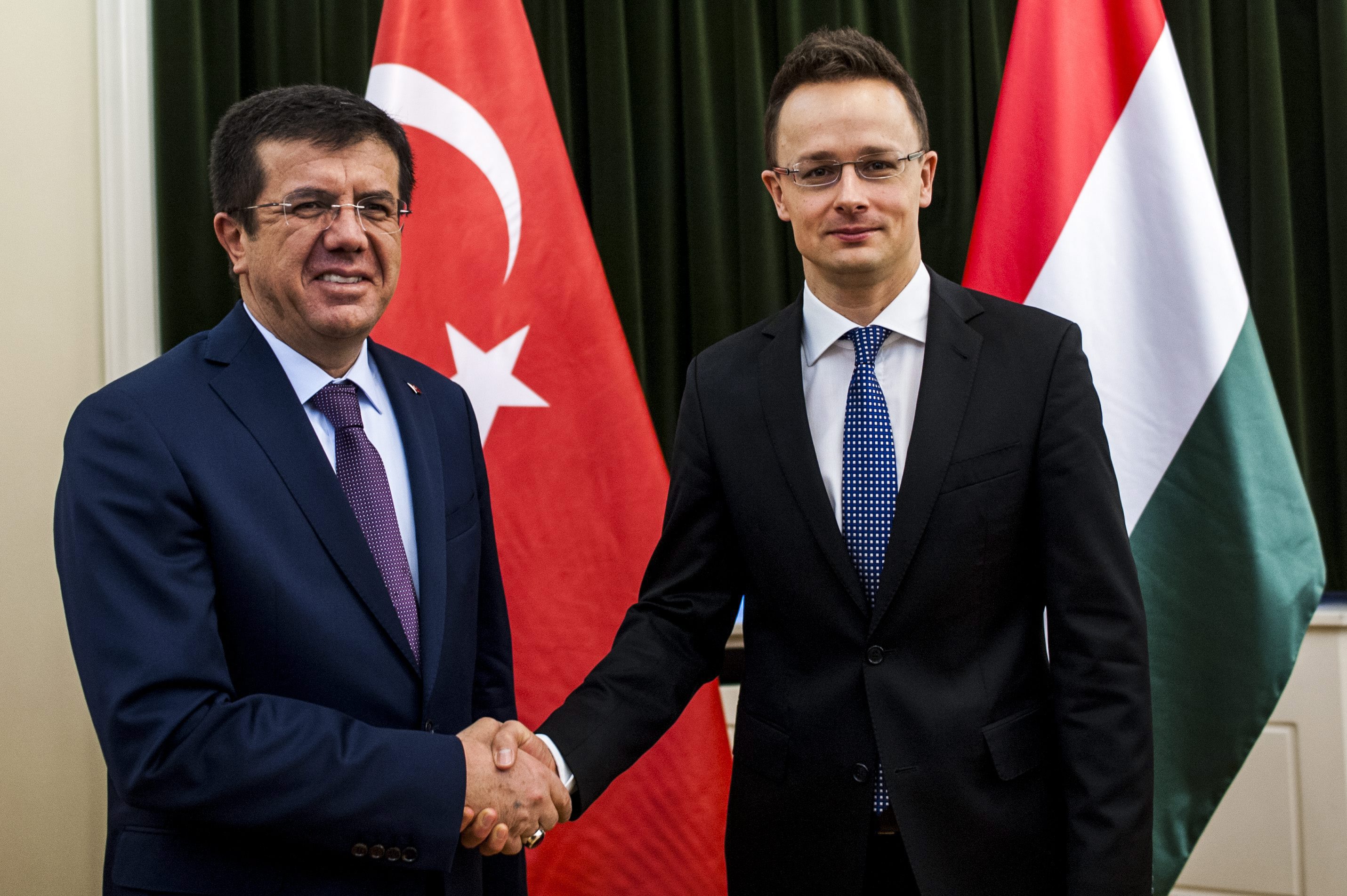 Illustration for article titled Mondanom kell egy jó dolgot Szijjártó Péterről