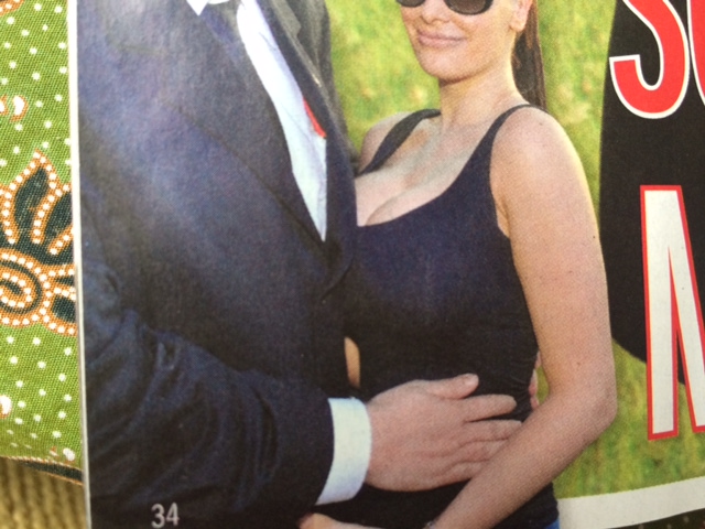 Illustration for article titled Schmuck Andor a csúcstámadás helyett a csöcstámadást választotta